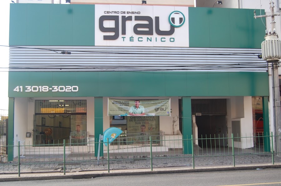 Fachada de Grau T - Centro de Ensino Técnico