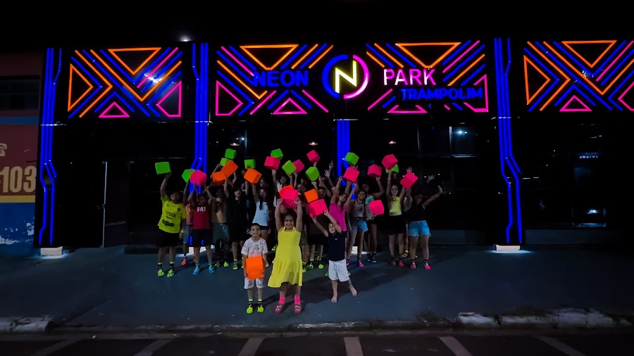 Fachada de Neon Park Gestao de Franquias Ltda
