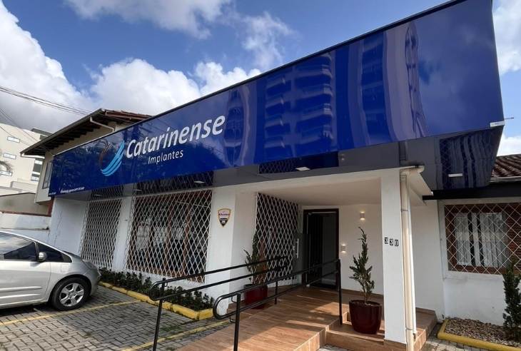 Fachada de Catarinense Implantes